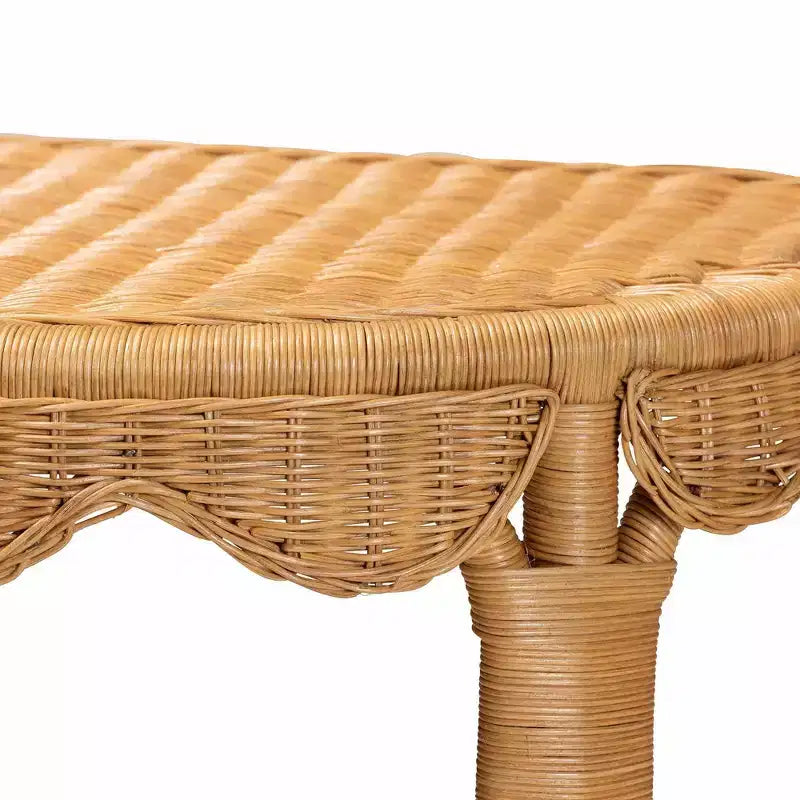 Consolle in rattan con capesante costiere color miele chiaro
