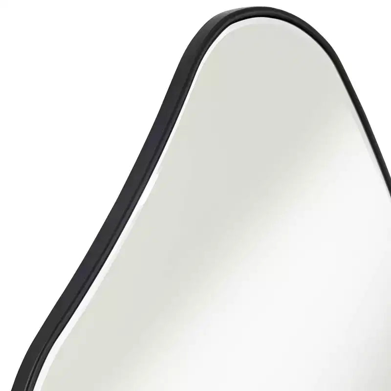Specchio da parete astratto arrotondato e curvo, con cornice in legno nero opaco, bordo smussato moderno, largo 71 cm per il bagno